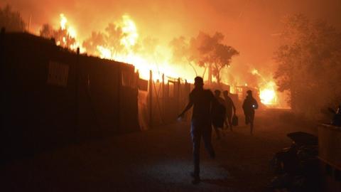 Flüchtlingslager Moria auf Lesbos steht in Brand