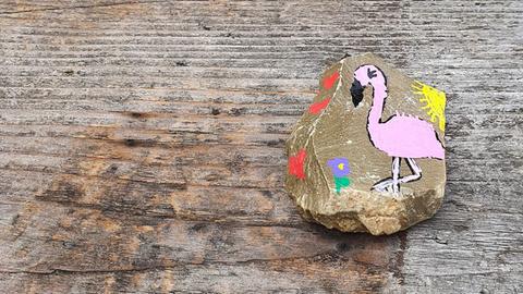 Der letzte Harzstein einer Achtjährigen zeigt einen Flamingo.