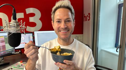 Marcel findet Tanjas Kürbis Porridge richtig lecker!